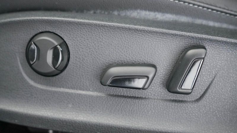 2022 Volkswagen Passat 2.0T SEImage 21
