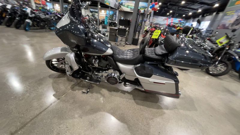 Used 2019 Harley-Davidson CVO STREET GLIDE Image 5