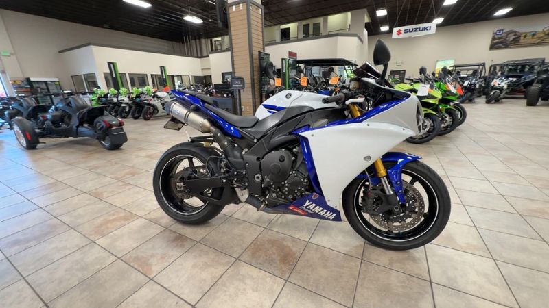 Used 2014 Yamaha YZF-R1 CA Image 2
