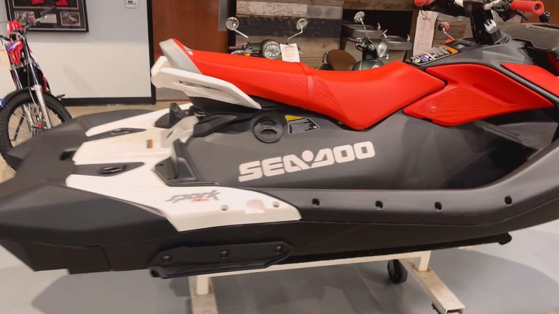 New 2025 Sea-Doo SPARK FOR 3 90 TRIXX (SOUND SYSTEM) Image 4