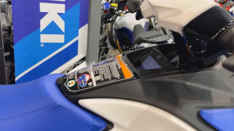 New 2025 Sea-Doo SPARK FOR 3 90 CONVENIENCE PACKAGE (SOUND SYSTEM) Image 9