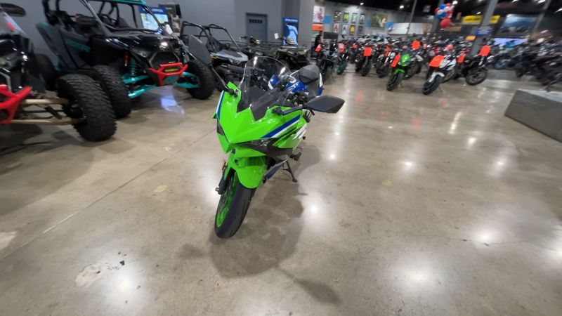 2024 Kawasaki NINJA 500 SE ABS 40TH EDITION Image 3