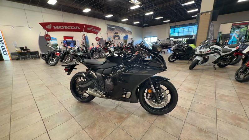 Used 2026 Yamaha YZF-R7 CA Image 2