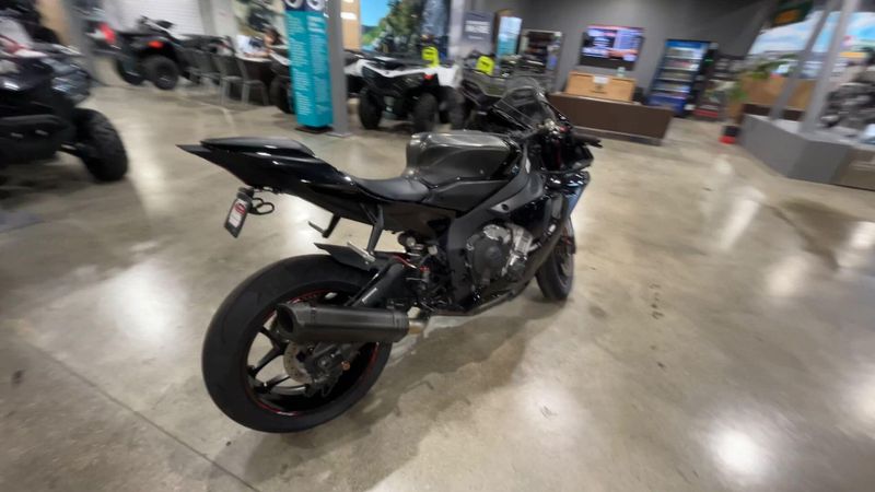 Used 2015 Yamaha YZF-R1 Image 8