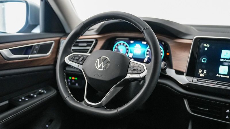 New 2025 Volkswagen Atlas 2.0T SE w/TechnologyImage 16