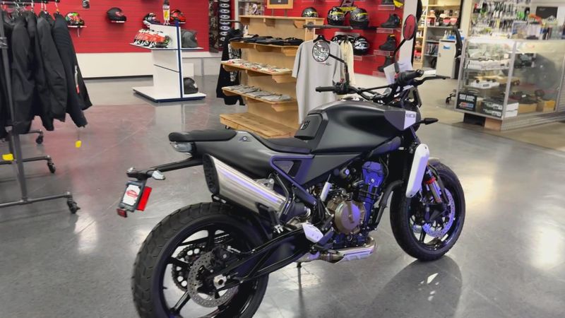 New 2025 Husqvarna SVARTPILEN 801 Image 4