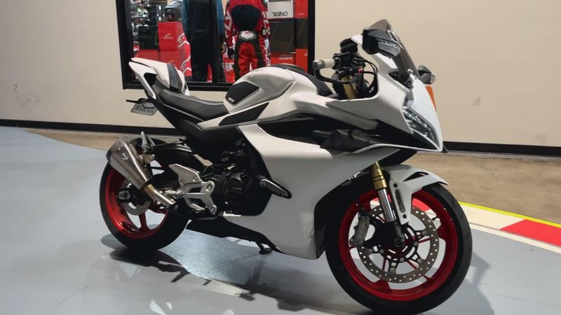 Used 2025 CFMOTO 450SS CF400-6US Image 5