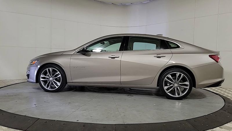 2024 Chevrolet Malibu Premier 2LT photo 3