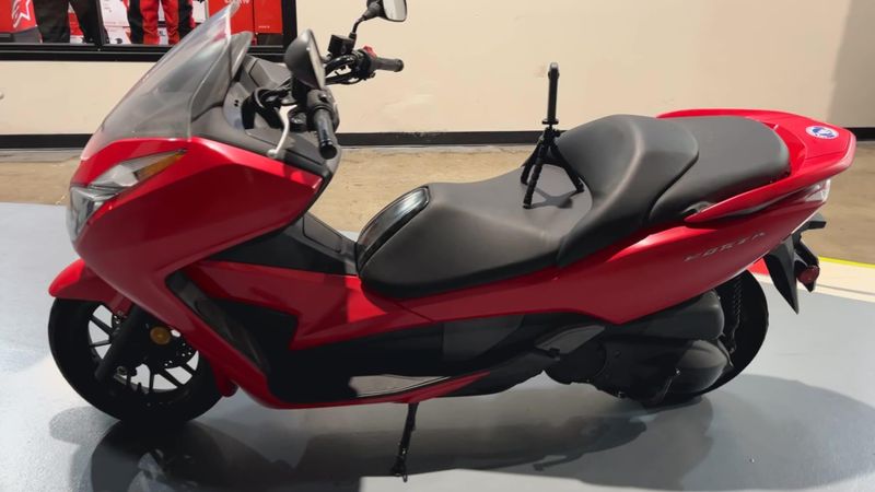 Used 2015 Honda FORZA Base Image 7