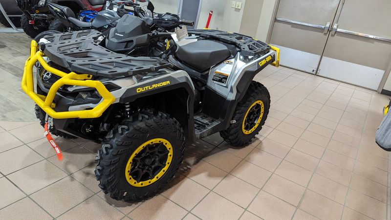 2024 CAN-AM OUTLANDER XTP 1000R HYPER SILVER AND NEO YELLOWImage 1
