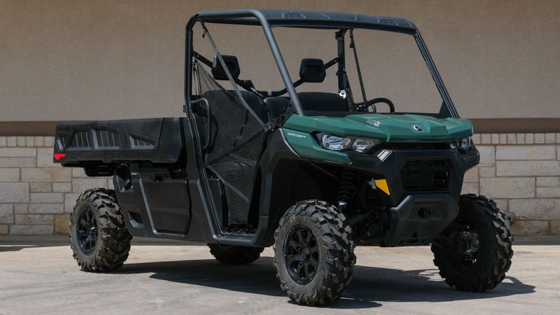 2024 CAN-AM SSV DEF 6X6 DPS 64 HD10 GN 24 in a GREEN exterior color. Family PowerSports (877) 886-1997 familypowersports.com 