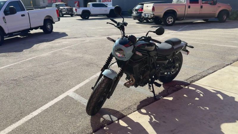 New 2025 Kawasaki ELIMINATOR SE ABS Image 4