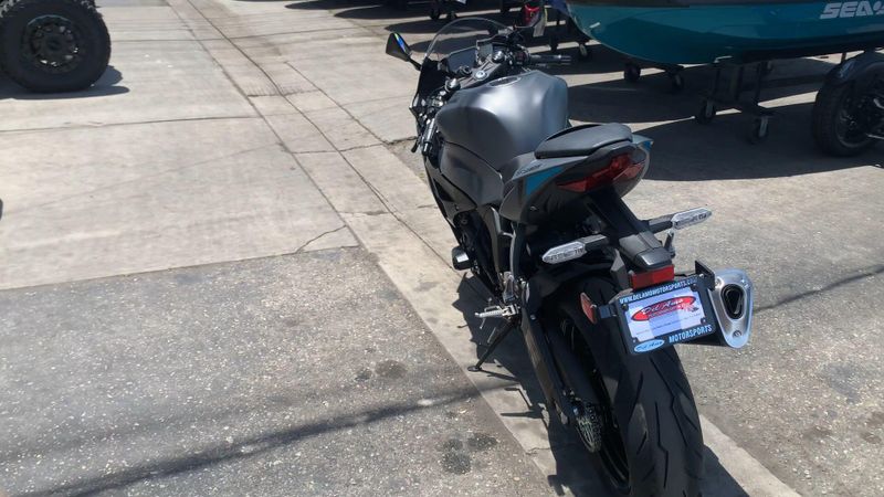 2025 Kawasaki NINJA ZX-6R ABS Image 4