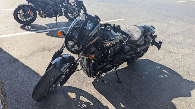 2025 INDIAN MOTORCYCLE INDIAN SPORT SCOUT LIMITED WITH TECHNOLOGY PACKAGE BLACK METALLIC in a BLACK METALLIC exterior color. Family PowerSports (877) 886-1997 familypowersports.com 