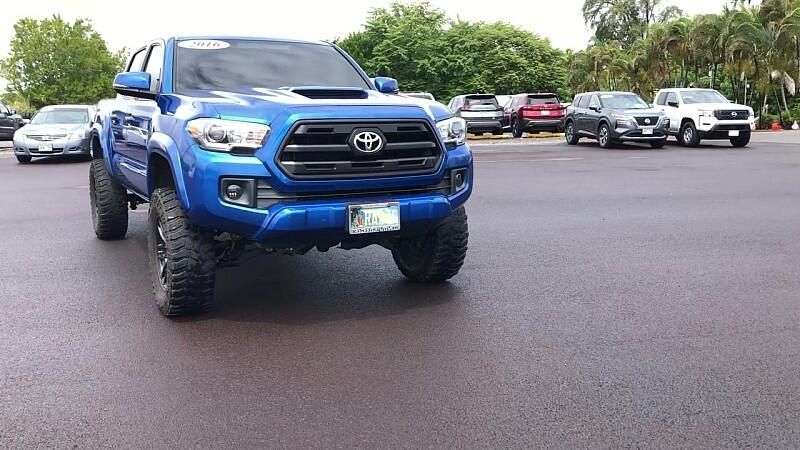 2016 Toyota Tacoma SR5 Double Cab photo 3