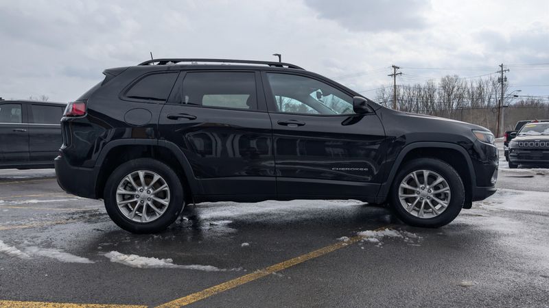 Used 2022 Jeep Cherokee Latitude LuxImage 4