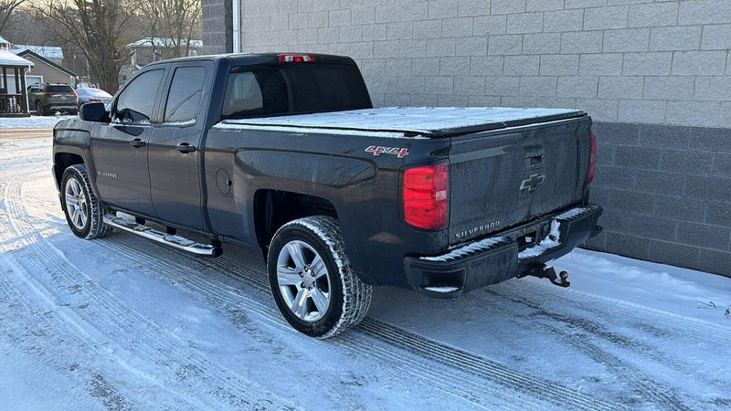 2016 Chevrolet Silverado 1500 CustomImage 3