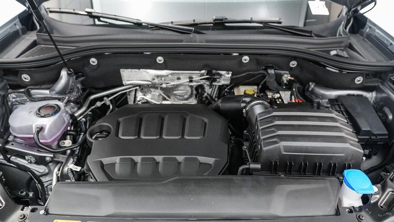 New 2025 Volkswagen Atlas 2.0T SE w/TechnologyImage 12