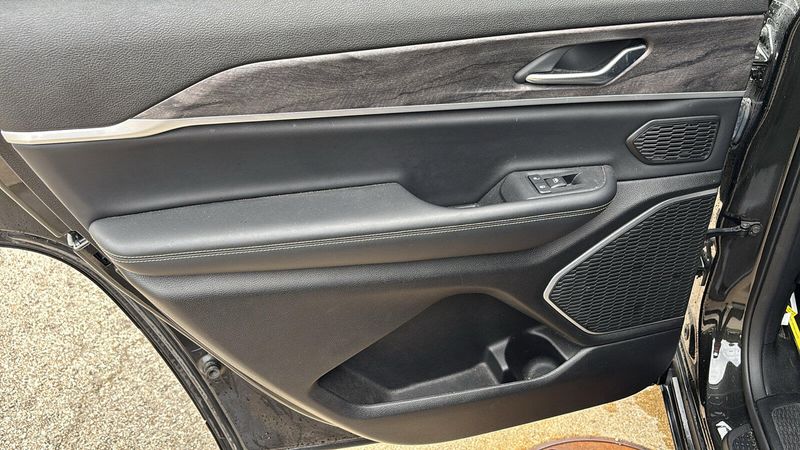 2022 Jeep Grand Cherokee Limited photo 8