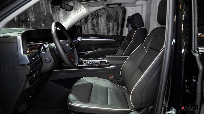 2025 Cadillac Escalade ESV Premium photo 3