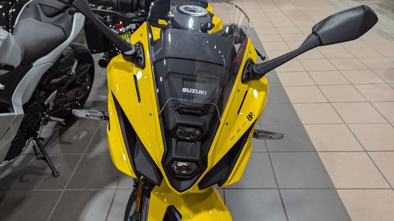 2024 SUZUKI GSXS 8R in a PEARL IGNITE YELLOW exterior color. Family PowerSports (877) 886-1997 familypowersports.com 