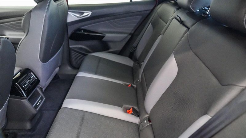 New 2025 Volkswagen ID.4 Pro SImage 18