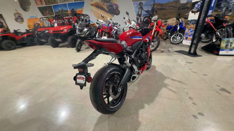 New 2026 Honda CBR650R E-CLUTCH Image 3