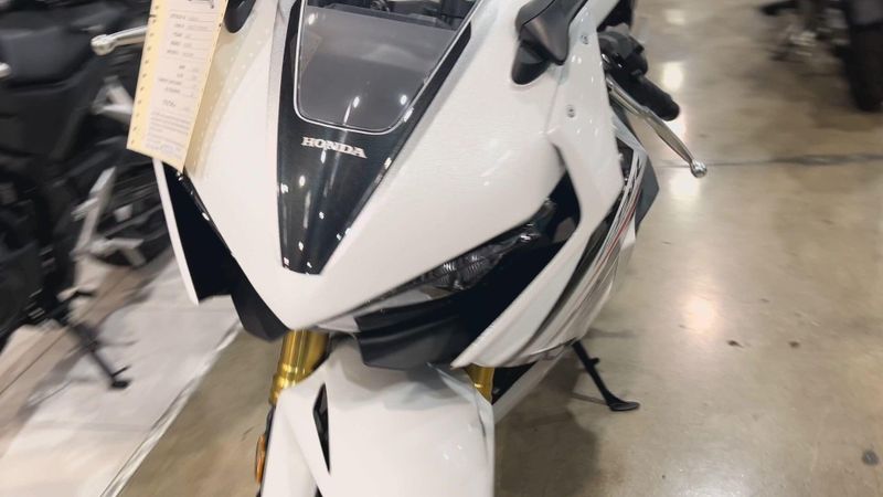 New 2026 Honda CBR1000RR Image 7