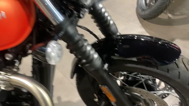 New 2025 Triumph BONNEVILLE BOBBER Image 4
