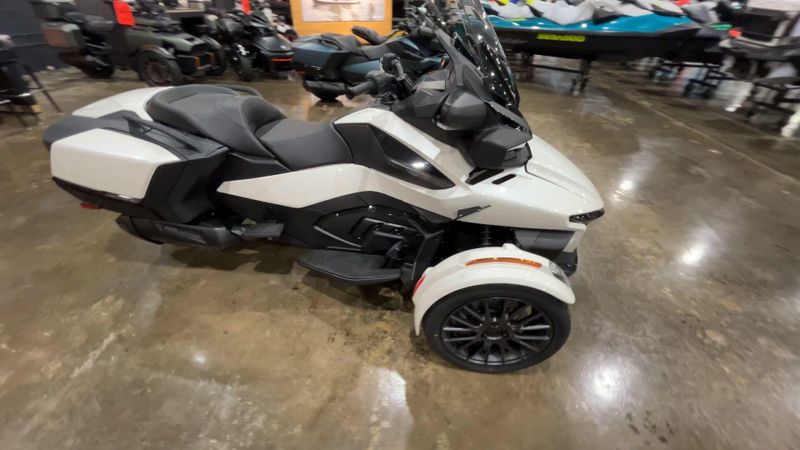 New 2026 Can-Am SPYDER RT (SE6) Image 5