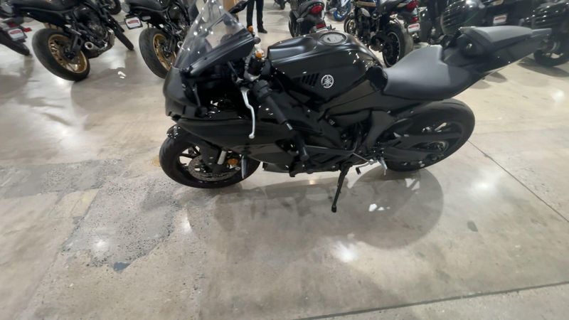 Used 2025 Yamaha YZF-R7 Image 7