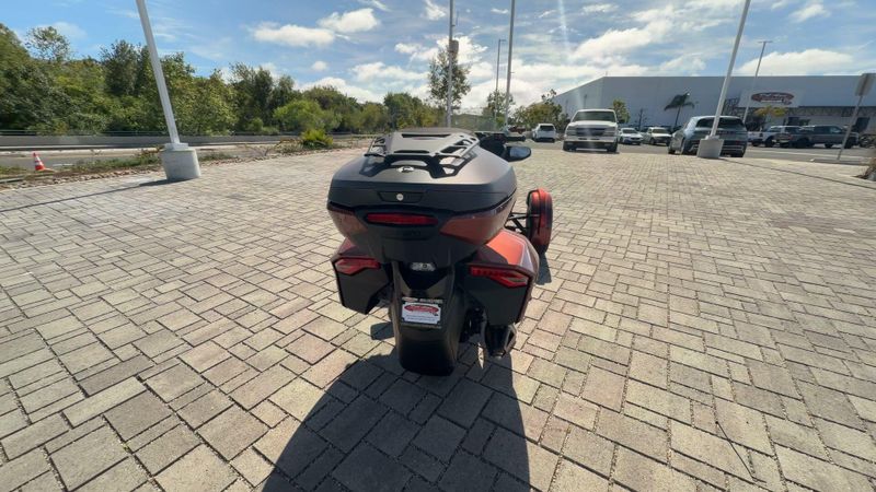 New 2026 Can-Am SPYDER F3 LIMITED SPECIAL SERIES (SE6) Image 8