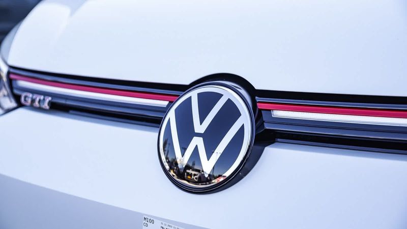 2024 Volkswagen Golf GTI SEImage 3