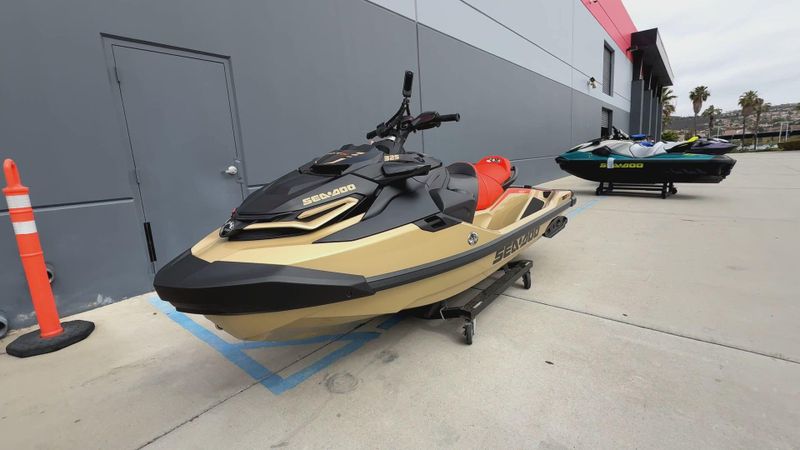2025 Sea-Doo RXT-X 325 (SOUND SYSTEM) Image 4