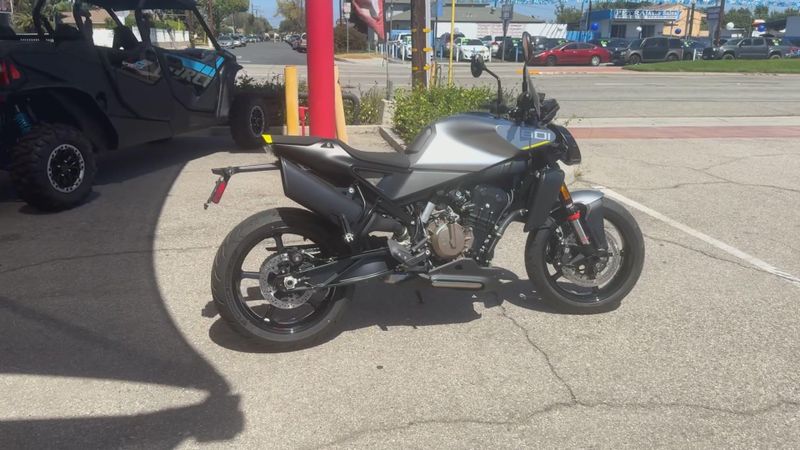 New 2025 Husqvarna VITPILEN 801 Image 9