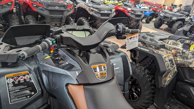2024 Can-Am OUTLANDER MAX LIMITED 1000R STONE GRAYImage 16