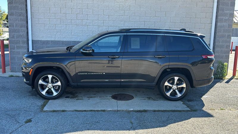 Used 2023 Jeep Grand Cherokee L LimitedImage 2