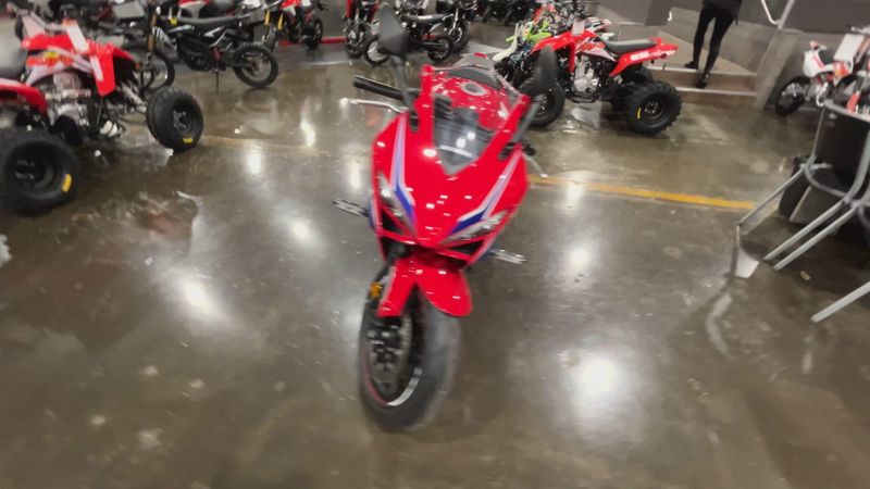 New 2026 Honda CBR650R E-CLUTCH Image 3