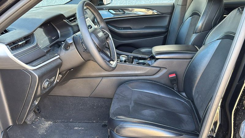 2023 Jeep Grand Cherokee Altitude photo 5