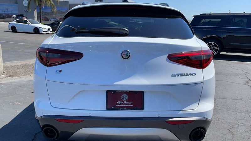 2022 Alfa Romeo Stelvio Ti AwdImage 5