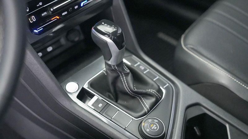 2022 Volkswagen Tiguan 2.0T SEImage 19