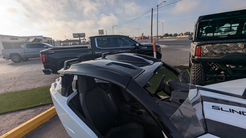 2024 Polaris SLINGSHOT S WITH TECHNOLOGY PACKAGE AUTODRIVEImage 9