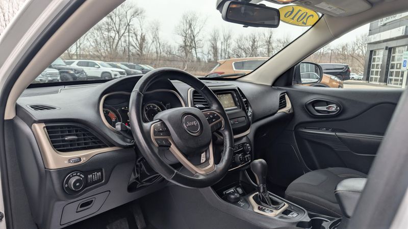 Used 2016 Jeep Cherokee LatitudeImage 19