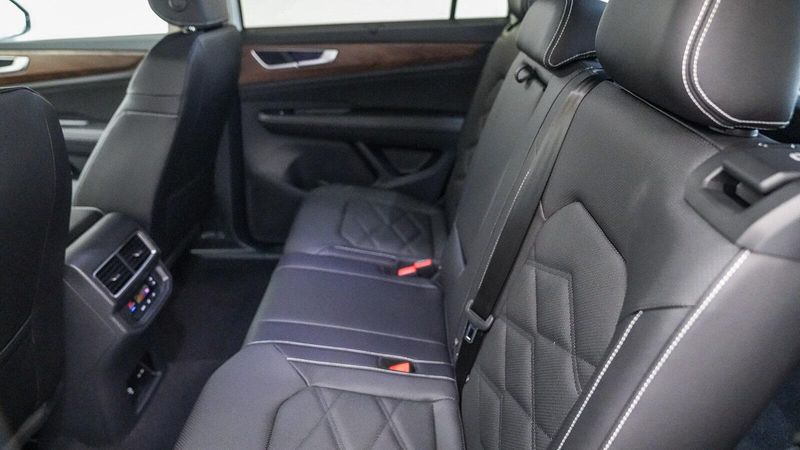 New 2025 Volkswagen Atlas 2.0T SE w/TechnologyImage 18