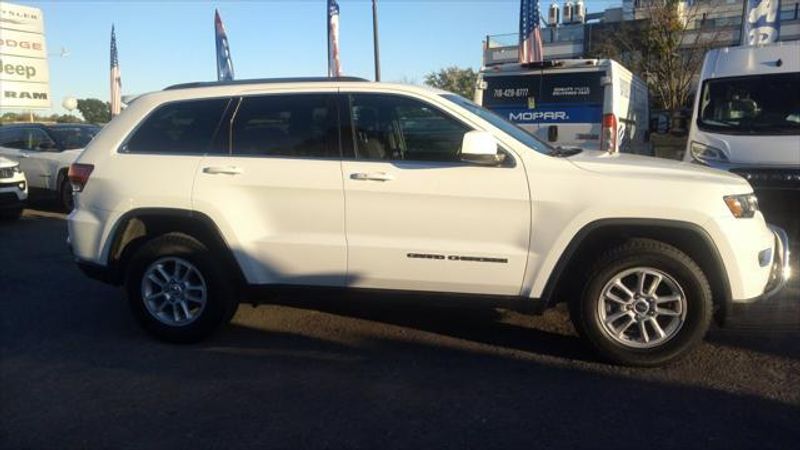 2020 Jeep Grand Cherokee Laredo E photo 2