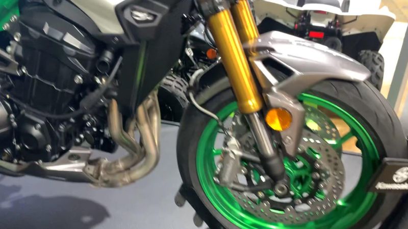 New 2025 Kawasaki Z900 SE ABS Image 6