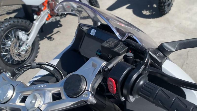 New 2025 CFMOTO 300SS Image 4