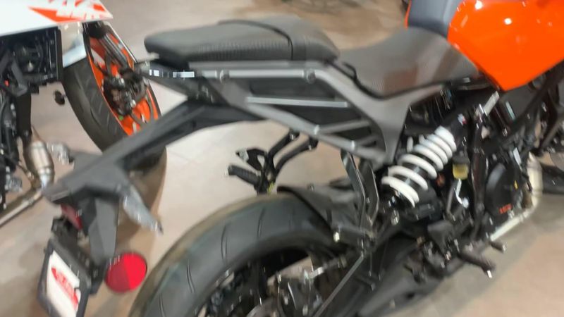 New 2024 KTM 250 DUKE Image 8