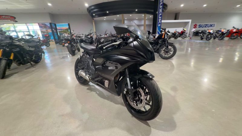 Used 2025 Yamaha YZF-R7 CA Image 5