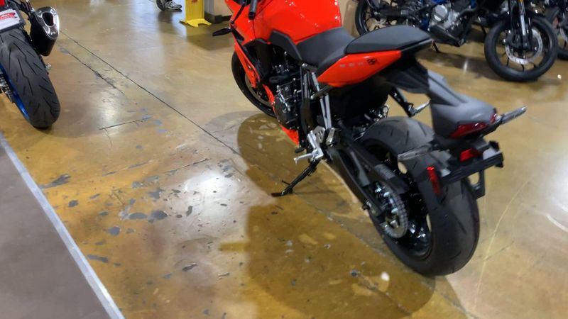 New 2026 Suzuki GSX-8R Image 7